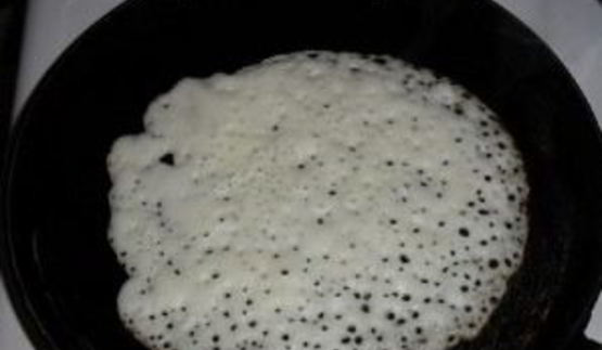 блины на кефире тонкие с дырочками