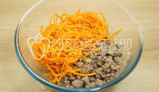 блины с фаршем и морковью по-корейски