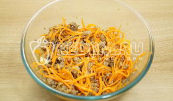 блины с фаршем и морковью по-корейски