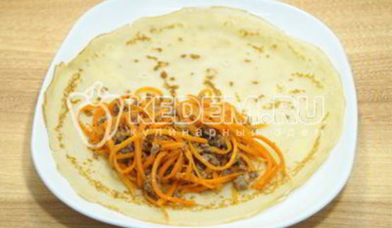 блины с фаршем и морковью по-корейски
