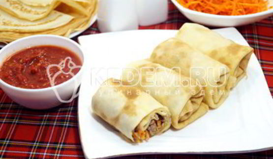 блины с фаршем и морковью по-корейски