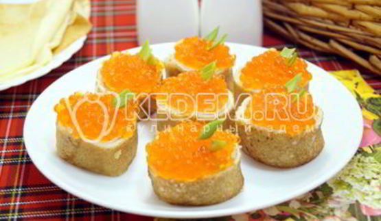 блины с красной икрой