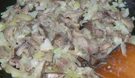 ржаные блины, фаршированные печенью и грибами