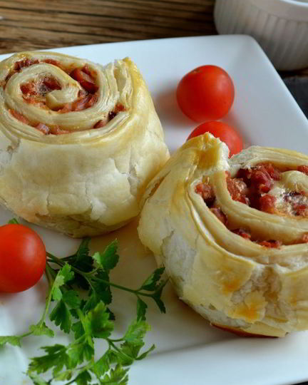 Рецепт булочек из слоеного бездрожжевого теста