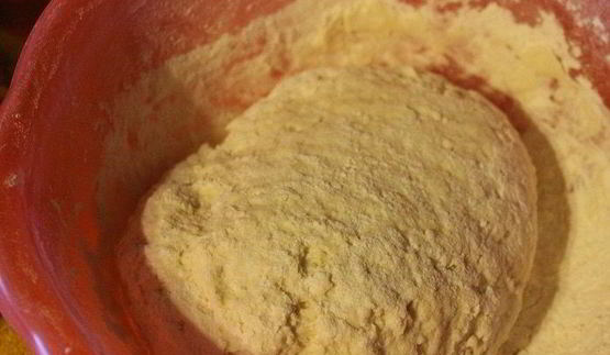 булочки-рулетики с чесноком и сыром