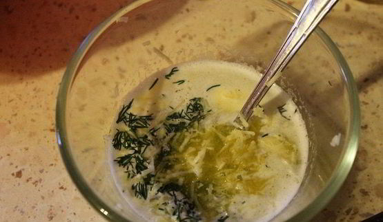 булочки-рулетики с чесноком и сыром