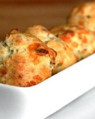 Булочки с беконом и сыром