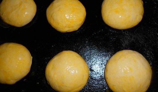 булочки с черничной глазурью