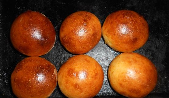 булочки с черничной глазурью