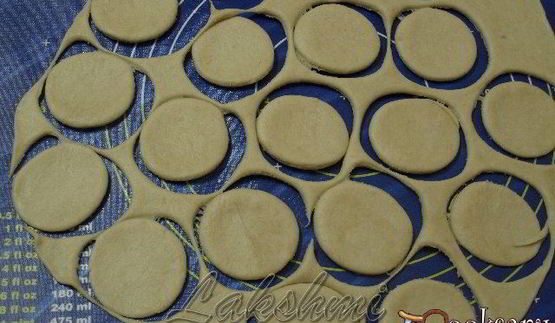 булочки с ягодами и творожной начинкой