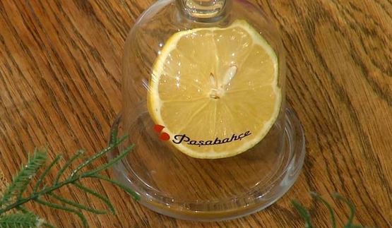 круассаны, запеченные с яйцами, сыром и ветчиной