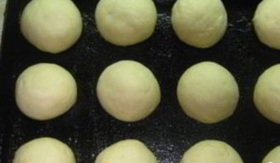 сдобные булочки с сахаром