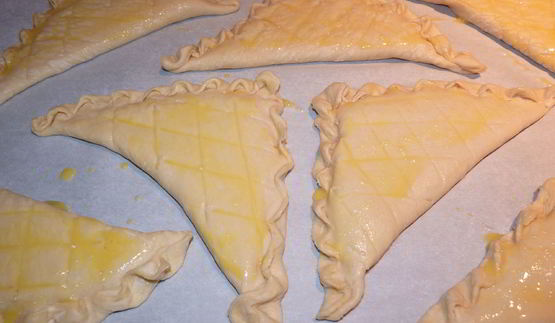 слоеные булочки с миндальной начинкой