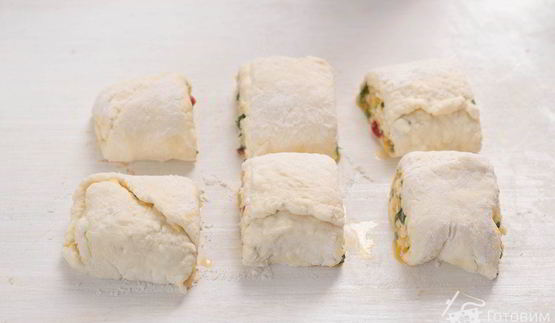 творожные булочки с чесноком и базиликом