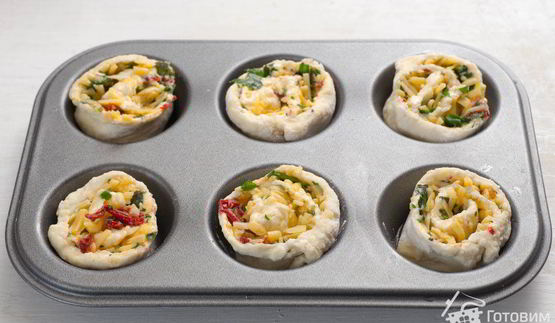 творожные булочки с чесноком и базиликом