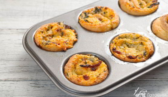 творожные булочки с чесноком и базиликом