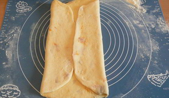 творожные витые булочки с курагой