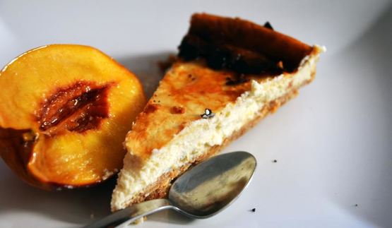 чизкейк нью-йорк с медовыми персиками