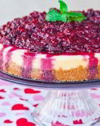 Чизкейк с ежевикой, малиной и гранатом