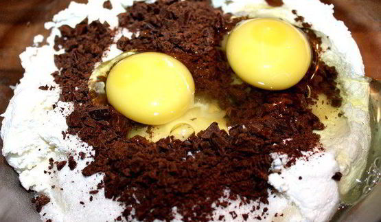 чизкейк с шоколадом и летними ягодами