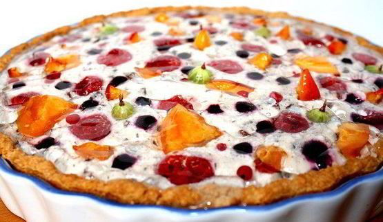 чизкейк с шоколадом и летними ягодами