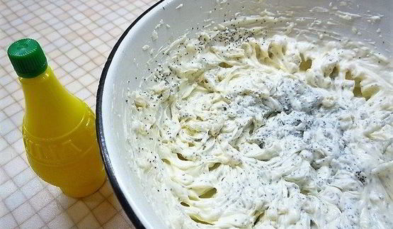 лимонный чизкейк с марципаном и маком