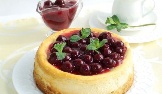 ванильный чизкейк с вишневым соусом