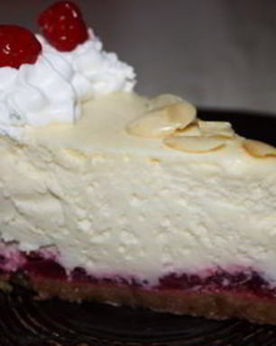 Вишнево-миндальный чизкейк