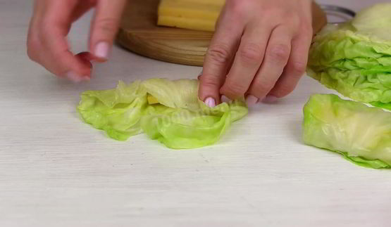 капустные конвертики с сыром
