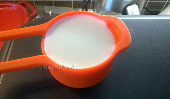 бананово-фисташковый кекс под молочно-маковой глазурью