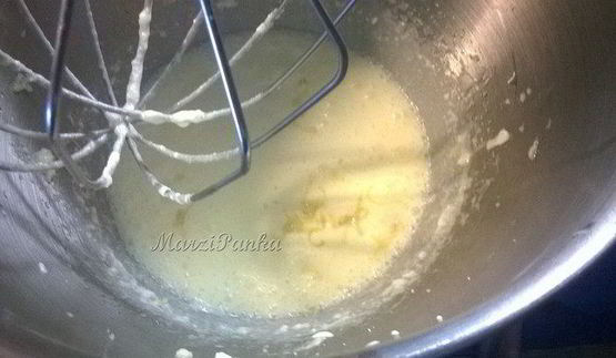 бананово-фисташковый кекс под молочно-маковой глазурью