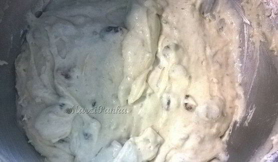 бананово-фисташковый кекс под молочно-маковой глазурью