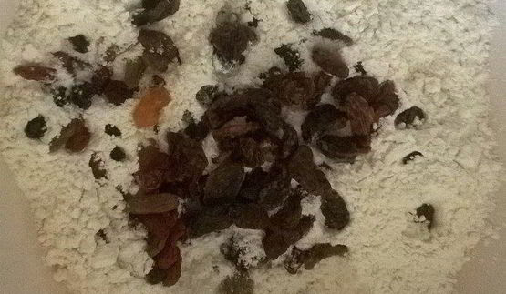 бананово-фисташковый кекс под молочно-маковой глазурью