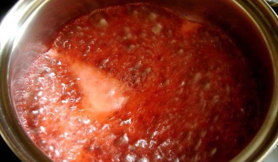 чайный кекс с бальзамической клубникой и лимончелло