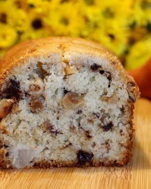 Грушевый кекс с шоколадом и фундуком