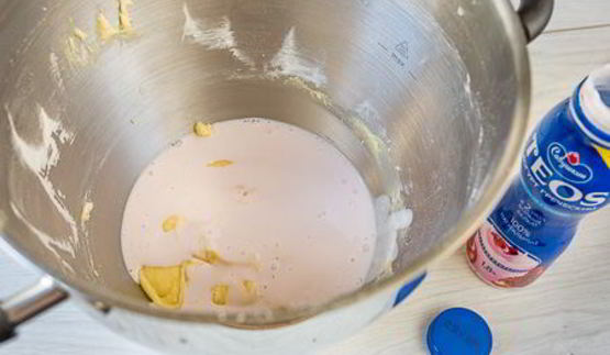 йогуртовые вишневые кексики с шоколадной крошкой