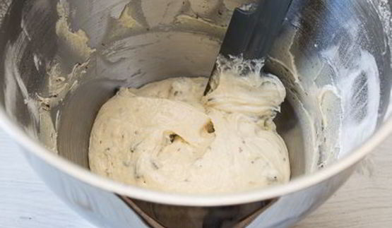 йогуртовые вишневые кексики с шоколадной крошкой