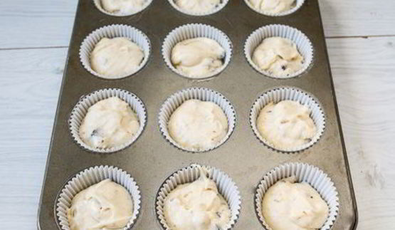 йогуртовые вишневые кексики с шоколадной крошкой