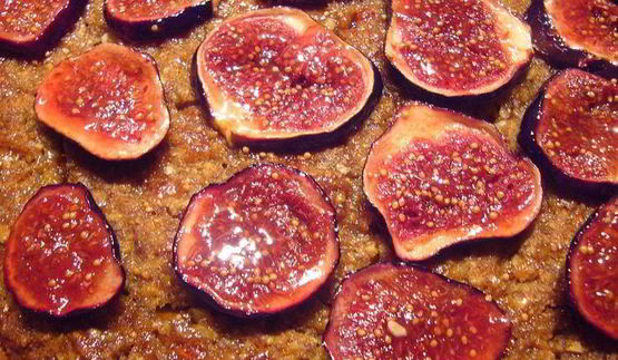 кекс из цельнозерновых хлопьев с хурмой и инжиром мужские забавы