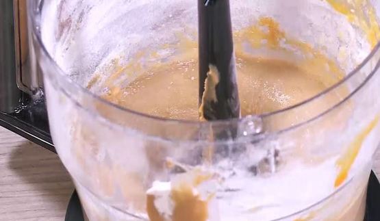 кекс на арахисовом масле с яблоком и шоколадом