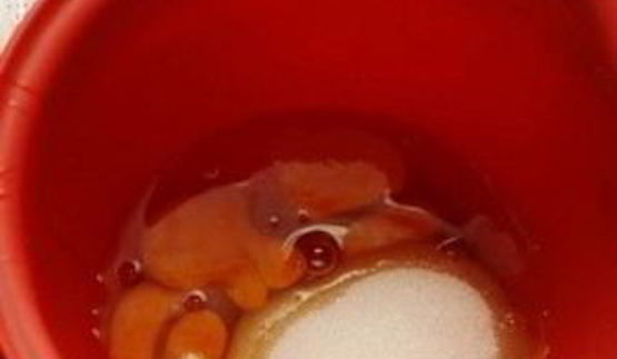 кекс с бразильским орехом, вареньем и шоколадом