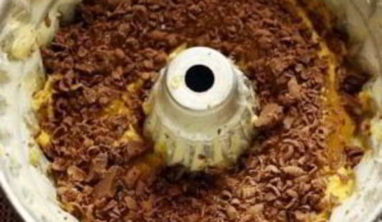 кекс с бразильским орехом, вареньем и шоколадом