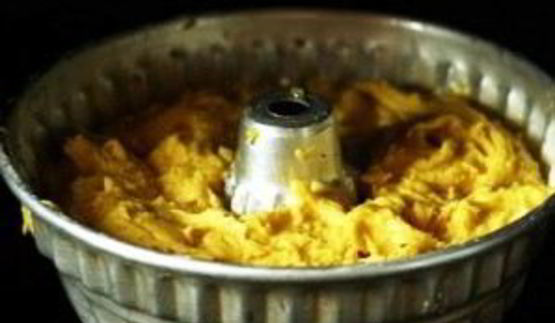 кекс с бразильским орехом, вареньем и шоколадом