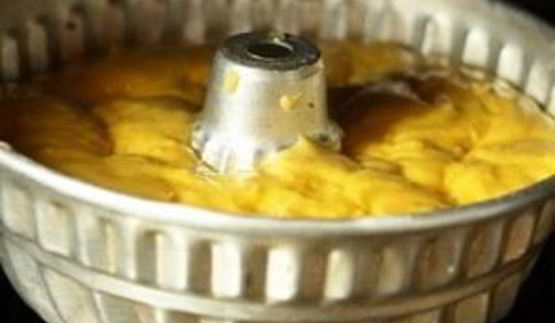 кекс с бразильским орехом, вареньем и шоколадом