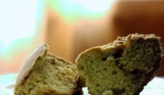 кекс с бразильским орехом, вареньем и шоколадом