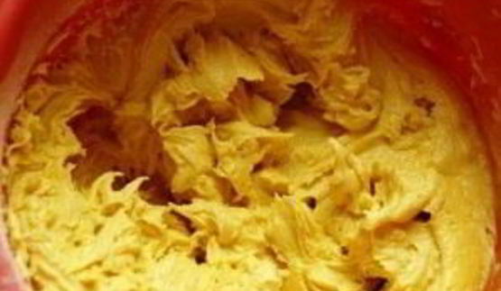 кекс с бразильским орехом, вареньем и шоколадом