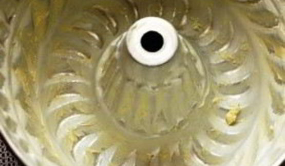 кекс с бразильским орехом, вареньем и шоколадом