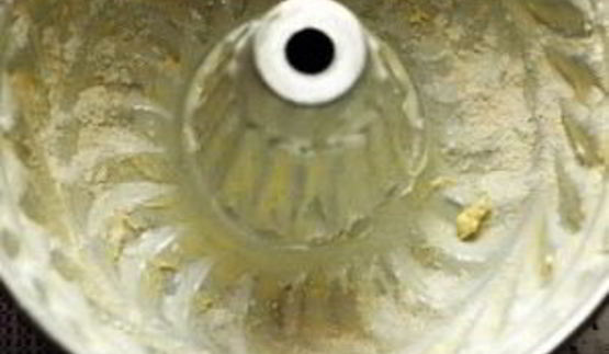 кекс с бразильским орехом, вареньем и шоколадом