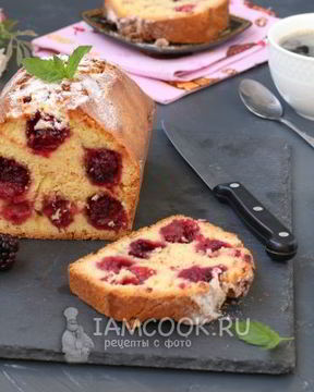 Кекс с ежевикой