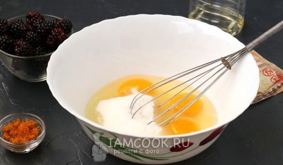 кекс с ежевикой